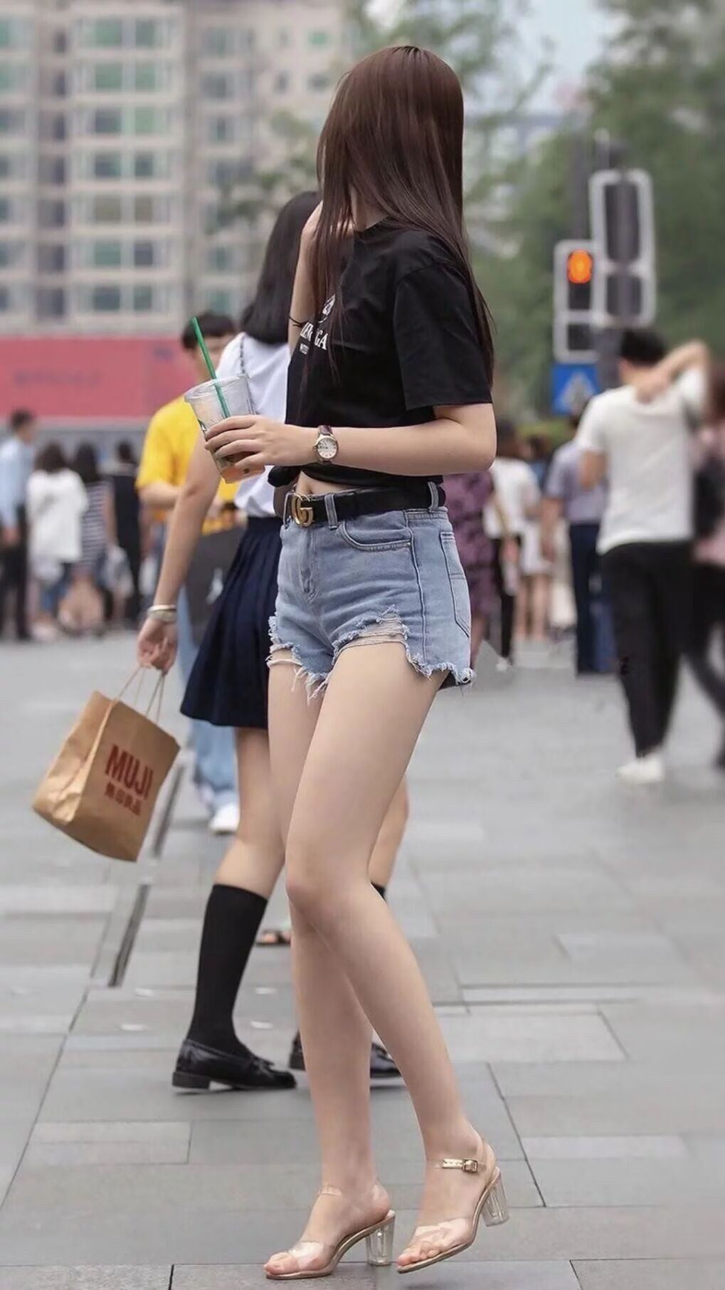 巴萨完胜玻利维亚之夜,莱奥季后赛抢七式接管引爆全场